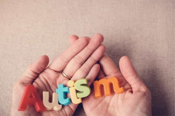 Autismo: desinformação e mitos alimentam preconceito